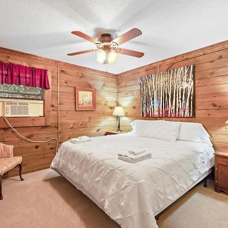 Classic Log Cabin With Fireplace On Quiet River Blowing Rock Exterior photo