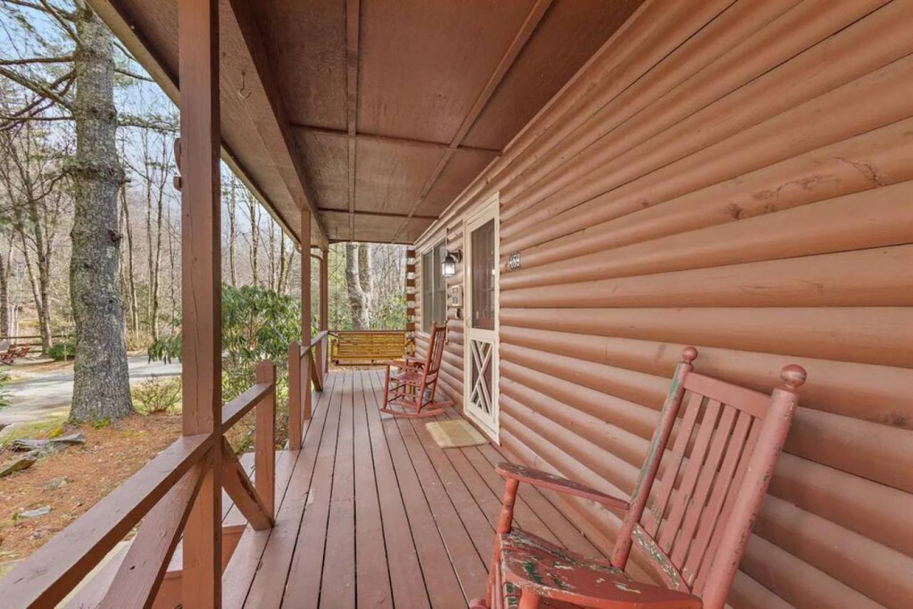Classic Log Cabin With Fireplace On Quiet River Blowing Rock Exterior photo